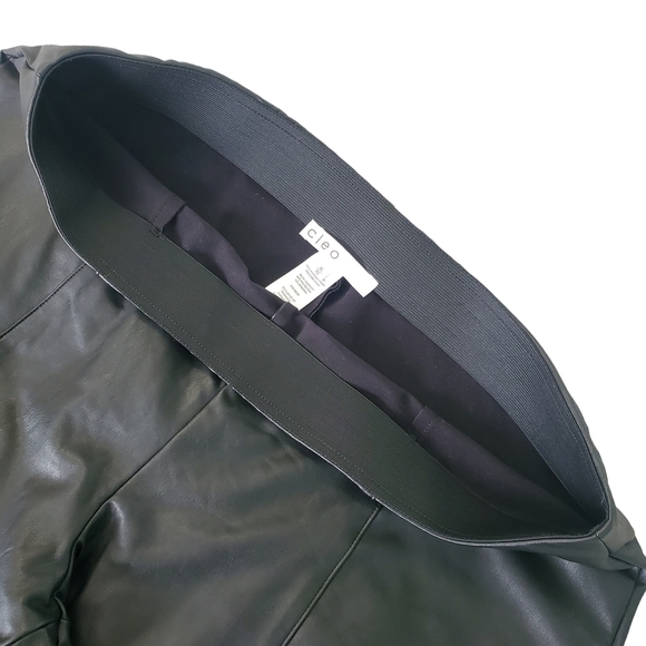 Cleo Faux Leather Leggings in Size XL EUC - Picture 4 of 5